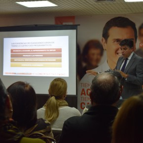 Miguel Cazorla: “C’s Almería ha priorizado a sus afiliados exponiéndoles los condicionantes presupuestarios porque ellos son un pilar fundamental de este proyecto” Miguel Cazorla: “C’s Almería ha priorizado a sus afiliados exponiéndoles los condicionantes presupuestarios porque ellos son un pilar fundamental de este proyecto”