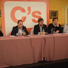 Fran Hervías: “El Corredor del Mediterráneo es vital para el crecimiento económico, turístico y comercial de la provincia de Almería” Fran Hervías: “El Corredor del Mediterráneo es vital para el crecimiento económico, turístico y comercial de la provincia de Almería”