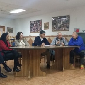 Cs explica sus medidas presupuestarias a los vecinos de Pescadería con inversiones en el Barranco Caballar, el puente de Plaza Pavía y asfaltado y señalización de sus calles Cs explica sus medidas presupuestarias a los vecinos de Pescadería con inversiones en el Barranco Caballar, el puente de Plaza Pavía y asfaltado y señalización de sus calles