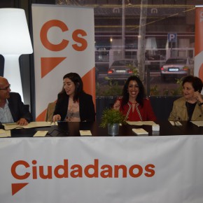 Cs Almería organiza un café ciudadano por el Día de la Mujer con el fin de concienciar de que es necesario conseguir una igualdad real y verdadera Cs Almería organiza un café ciudadano por el Día de la Mujer con el fin de concienciar de que es necesario conseguir una igualdad real y verdadera