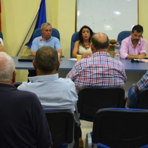 Marta Bosquet anuncia en Carboneras una PNL para que los pescadores jubilados vean rebajada su cuota de atraque tras décadas dedicados a la mar Marta Bosquet anuncia en Carboneras una PNL para que los pescadores jubilados vean rebajada su cuota de atraque tras décadas dedicados a la mar