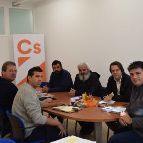 Empleados de parques y jardines muestran a Cs su inquietud ante un posible incumplimiento del acuerdo firmado con la concesionaria Empleados de parques y jardines muestran a Cs su inquietud ante un posible incumplimiento del acuerdo firmado con la concesionaria