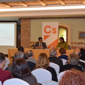 Ciudadanos Almería informa a una veintena de asociaciones sobre los acuerdos presupuestarios alcanzados en materia social Ciudadanos Almería informa a una veintena de asociaciones sobre los acuerdos presupuestarios alcanzados en materia social