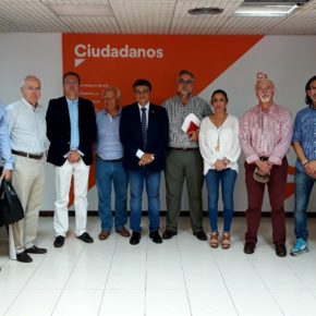 Ciudadanos y La Mesa del Ferrocarril analizan el informe sobre las 'Esperanzas y Realidades' de las infraestructuras en la provincia Ciudadanos y La Mesa del Ferrocarril analizan el informe sobre las 'Esperanzas y Realidades' de las infraestructuras en la provincia