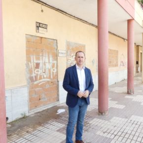 Cs pide al Ayuntamiento de El Ejido que intervenga para garantizar la limpieza de escaparates y fachadas de locales cerrados