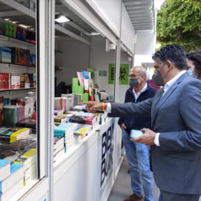 Cazorla (Cs) visita la Feria del Libro para respaldar al sector editorial almeriense