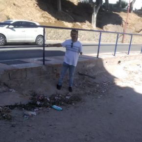 Cánovas: “La valla que ha colocado el Ayuntamiento de Carboneras en la avenida del Carril no evita el riesgo de amputaciones en motoristas y ciclistas”
